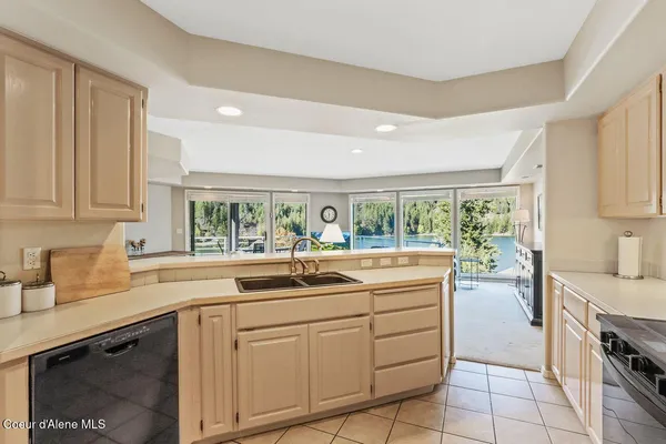 $639,000 | 21709 North Viewpoint Drive, Unit 10, Rathdrum, ID 83858