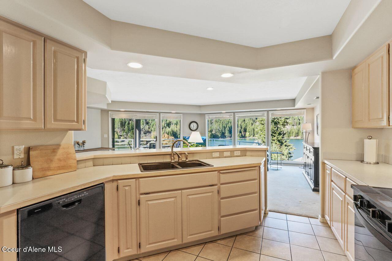 21709 North Viewpoint Drive, Unit 10 Rathdrum, ID 83858 - Photo 11 of 35 Kitchen