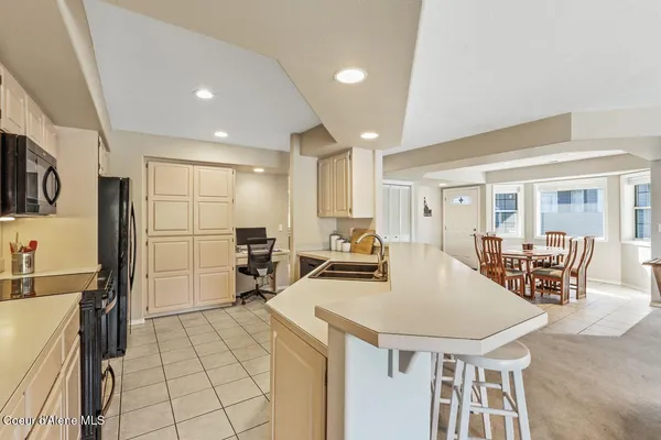 $639,000 | 21709 North Viewpoint Drive, Unit 10, Rathdrum, ID 83858