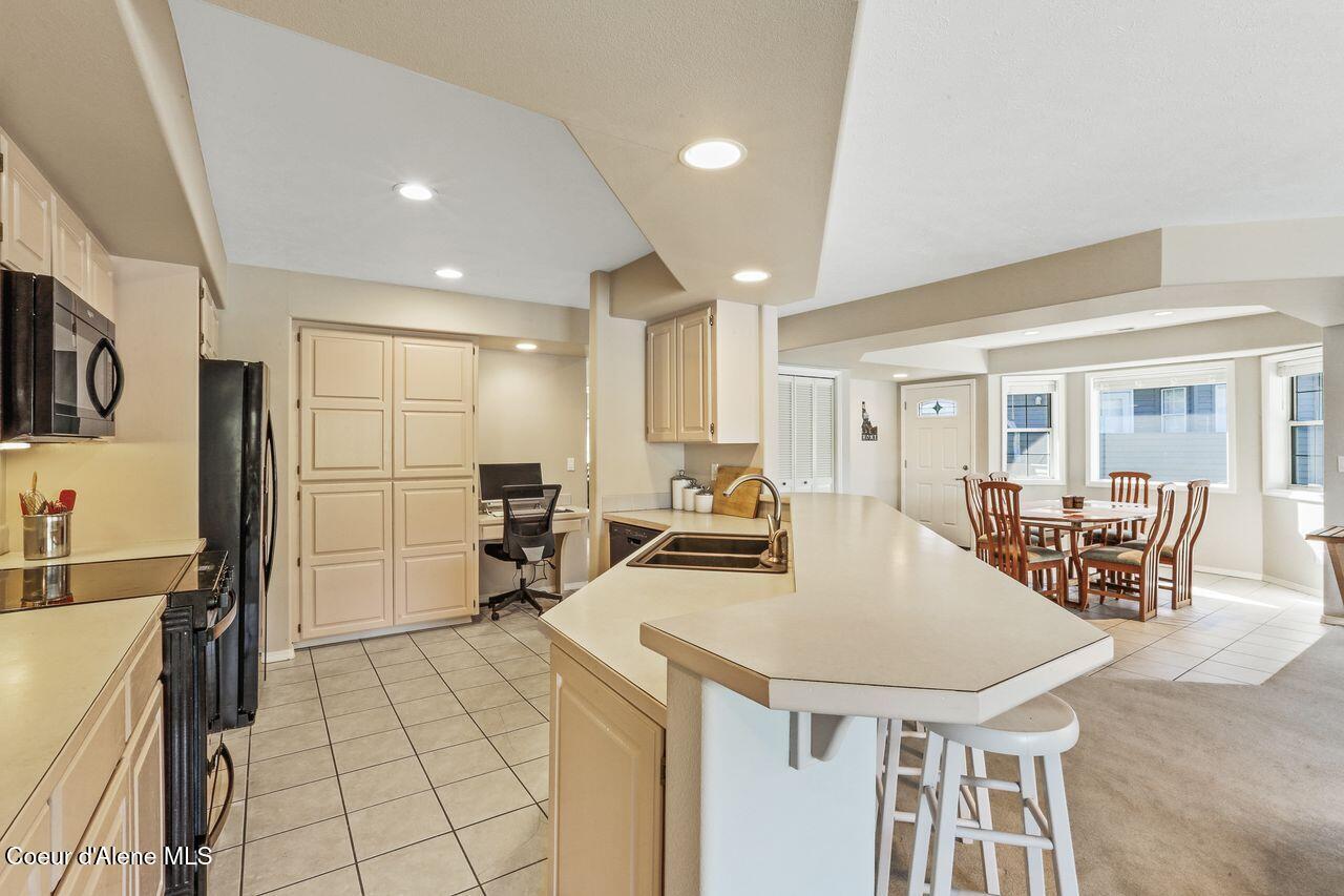 21709 North Viewpoint Drive, Unit 10 Rathdrum, ID 83858 - Photo 12 of 35 Kitchen