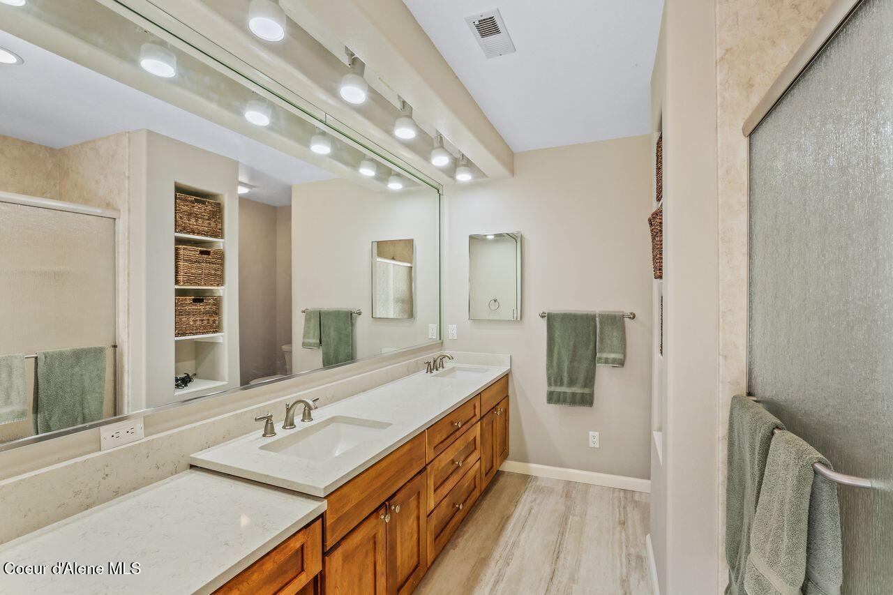 21709 North Viewpoint Drive, Unit 10 Rathdrum, ID 83858 - Photo 15 of 35 Master Bathroom