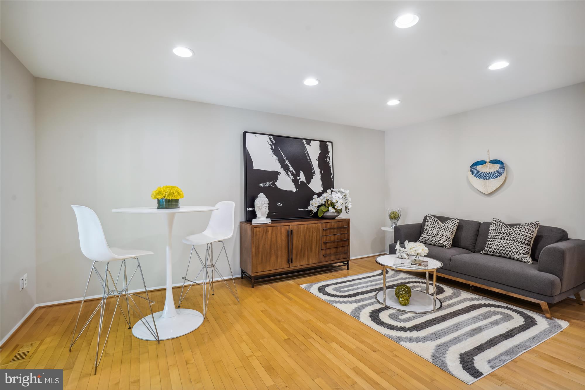 1958 Lakeport Way Reston, VA 20191 - Photo 15 of 38 Family room eat-in kitchen