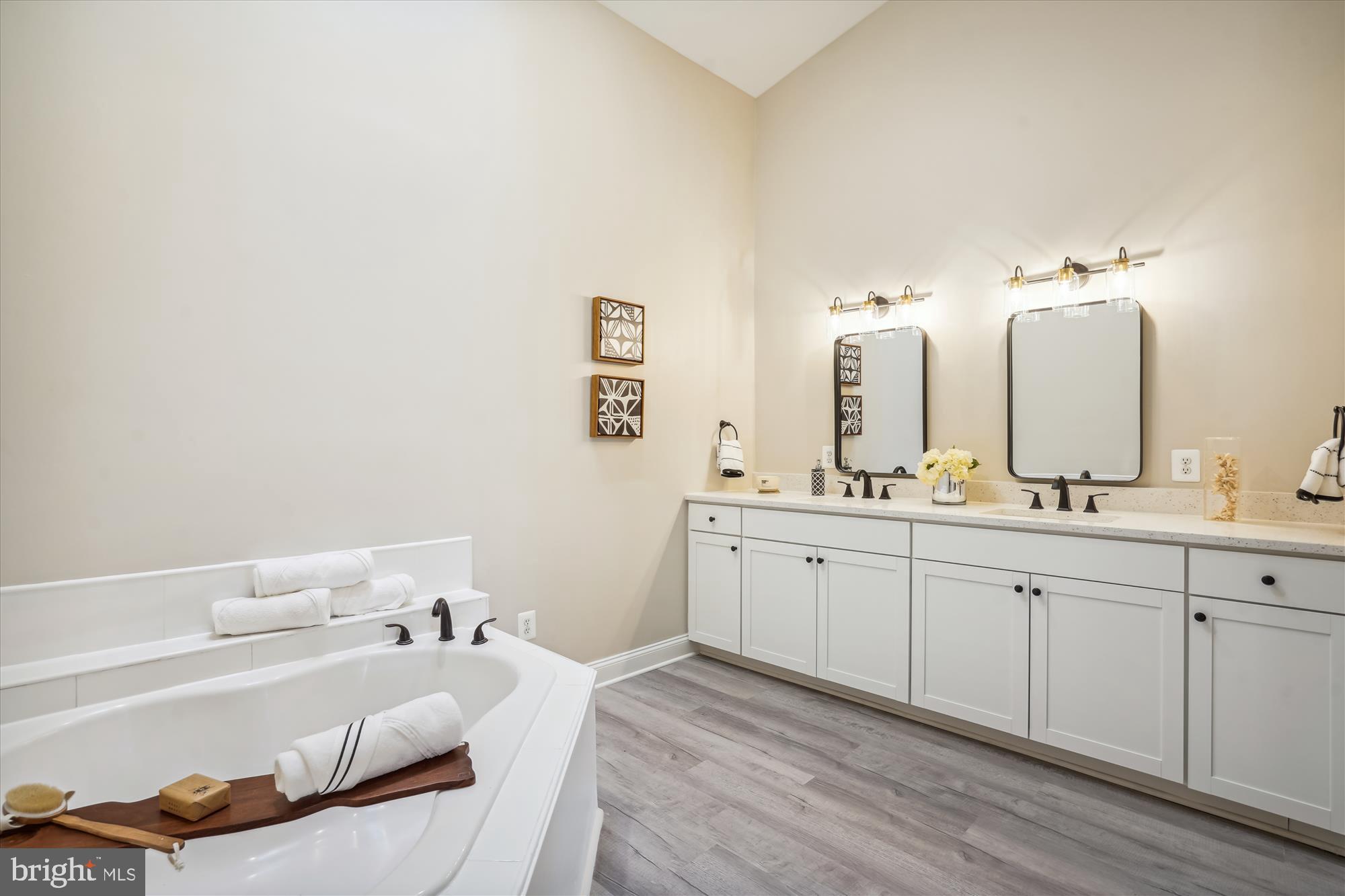 1958 Lakeport Way Reston, VA 20191 - Photo 22 of 38 Primary Bath