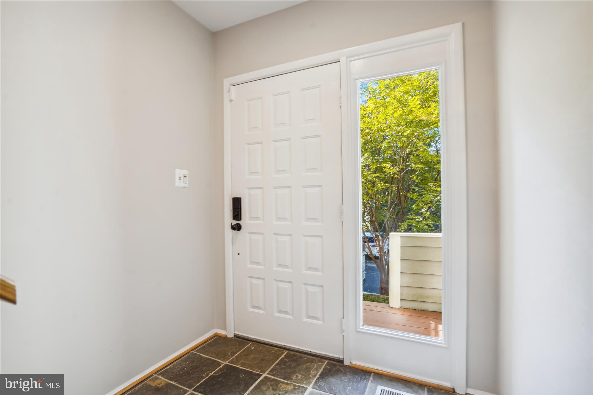 1958 Lakeport Way Reston, VA 20191 - Photo 3 of 38 Entry