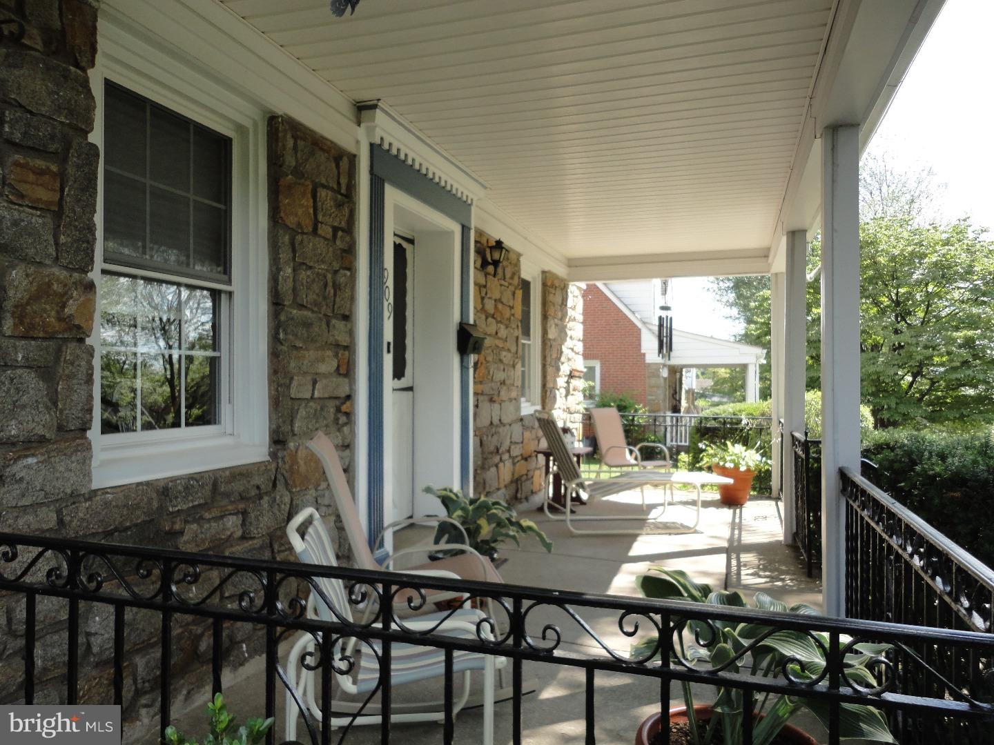 909 Edgewood Drive Springfield, PA 19064 - Photo 2 of 24 Porch