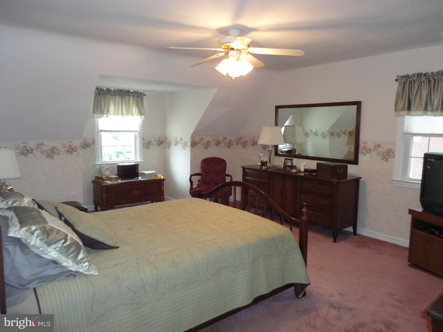 909 Edgewood Drive Springfield, PA 19064 - Photo 16 of 24 Master Bedroom