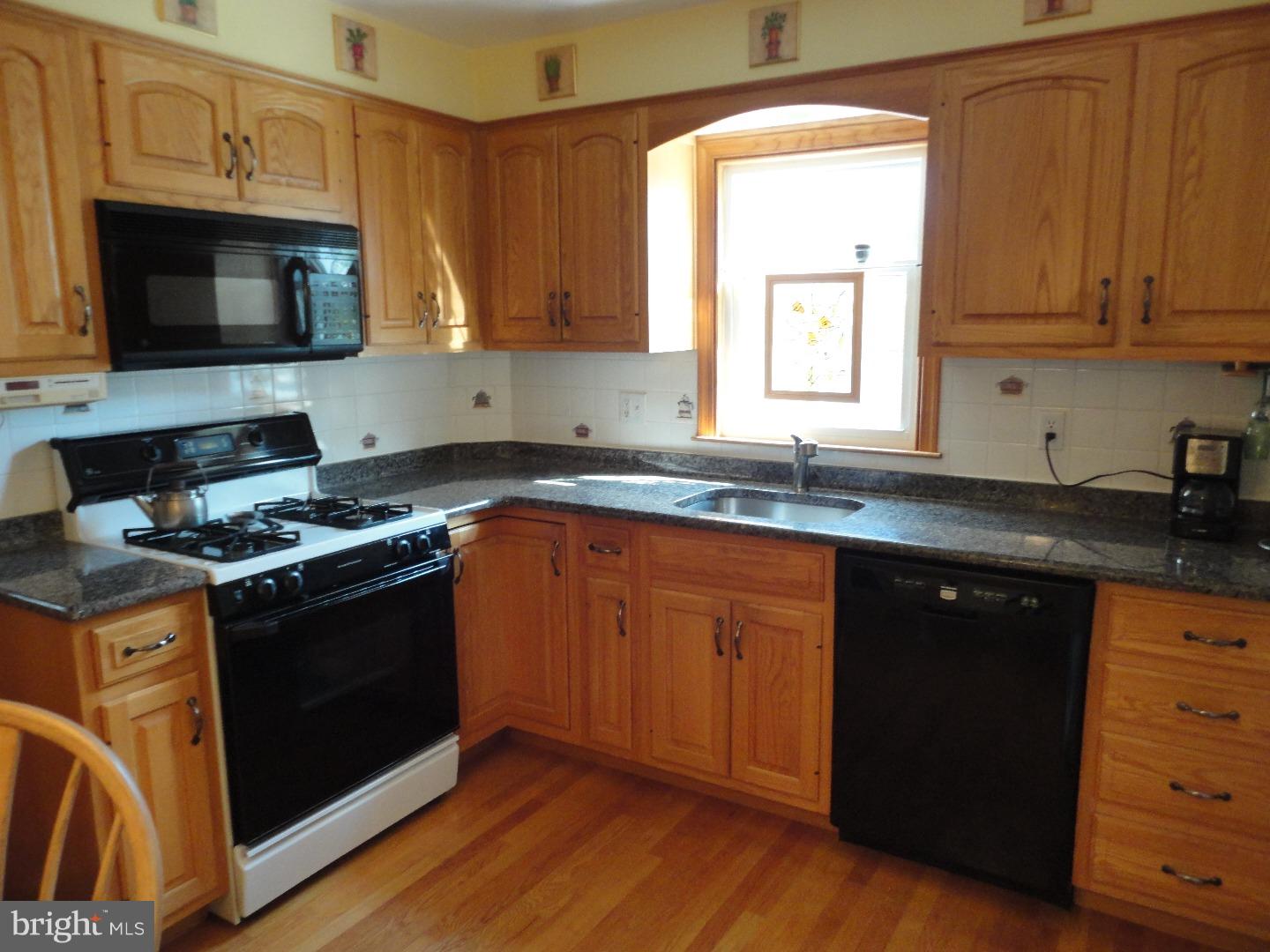 909 Edgewood Drive Springfield, PA 19064 - Photo 9 of 24 Kitchen
