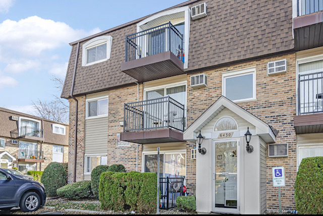 6430 Pamela Lane, Unit 7 Chicago Ridge, IL 60415 - Photo 1 of 10 Gallery Image 1