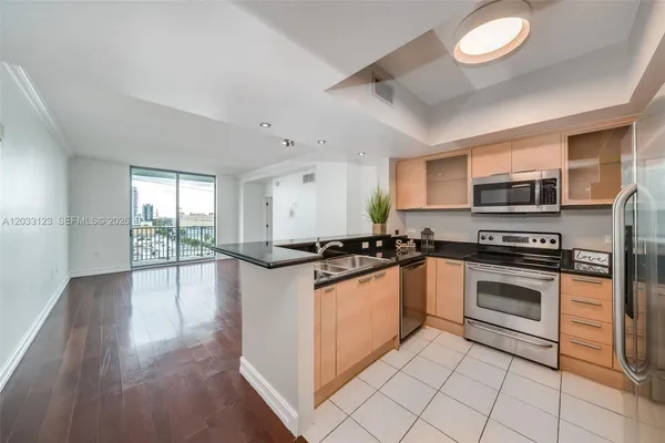 $2,600 | 140 South Dixie Highway, Unit 717, Hollywood, FL 33020