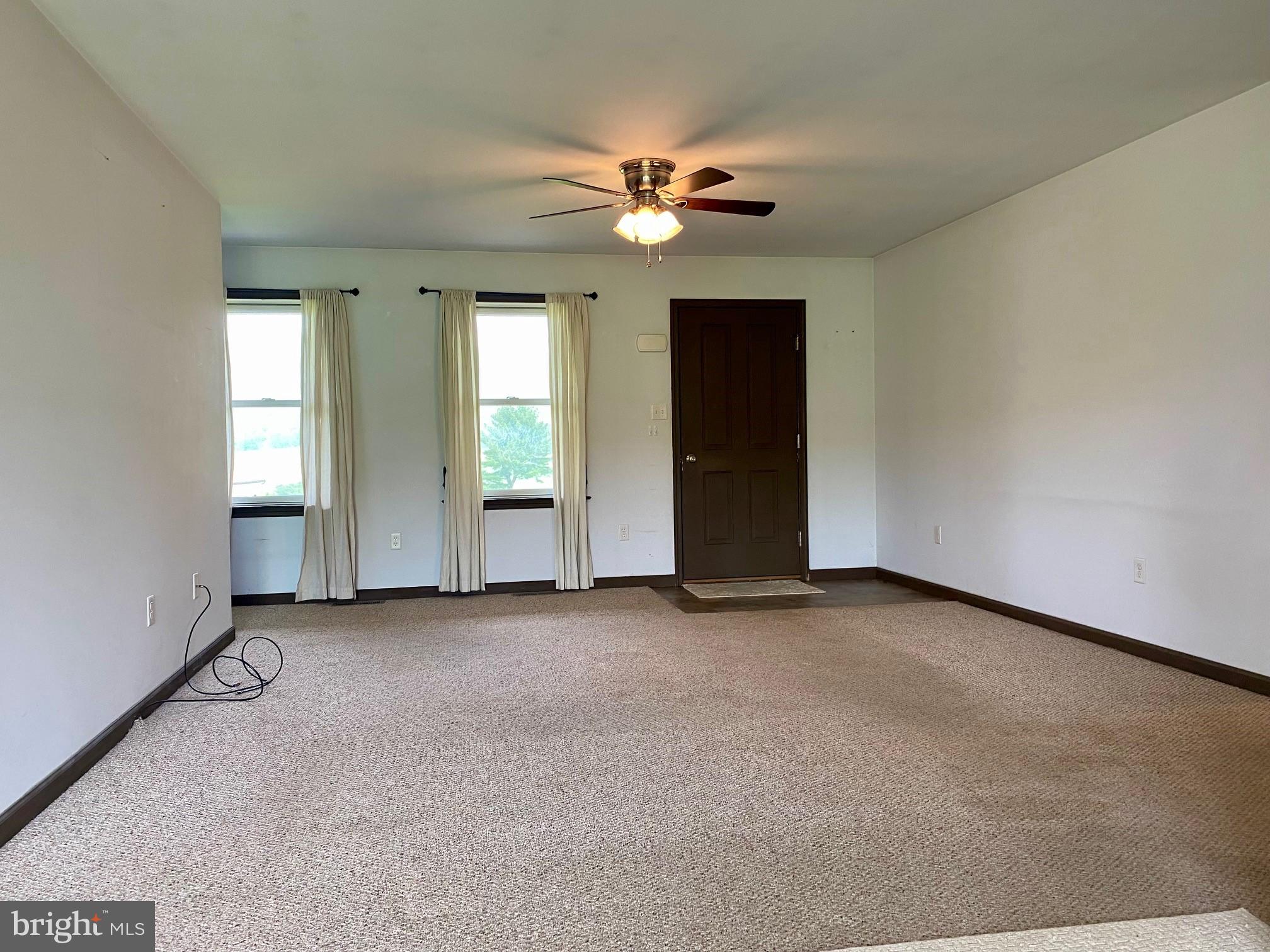 16 Trexler Road Kempton, PA 19529 - Photo 5 of 21 Living room