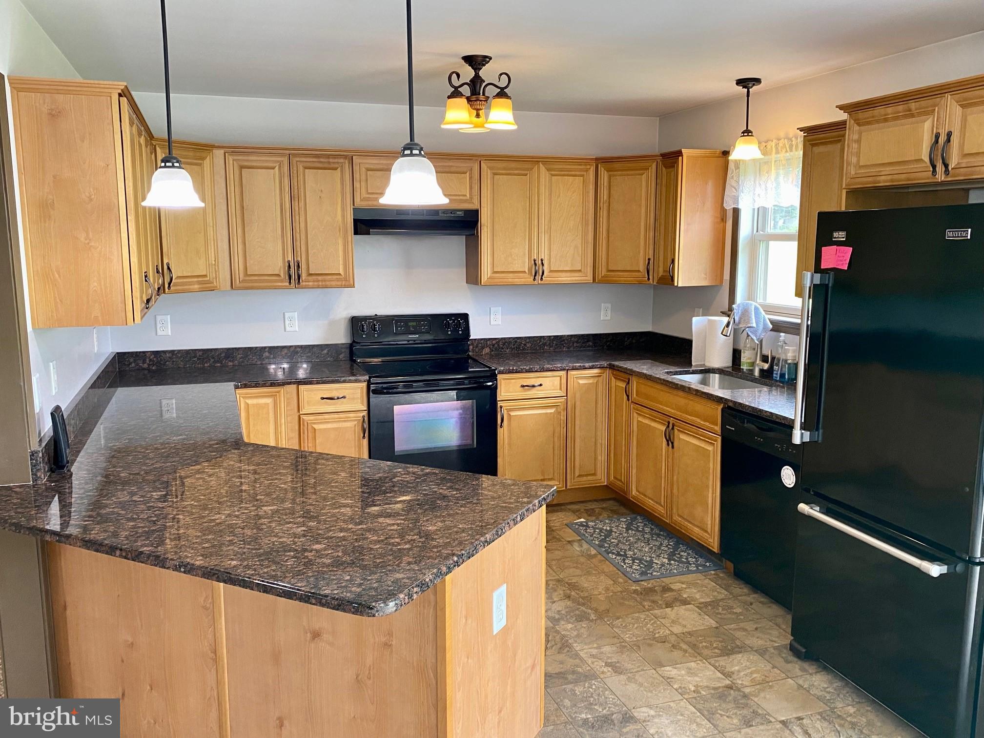 16 Trexler Road Kempton, PA 19529 - Photo 6 of 21 35 handles Kitchen