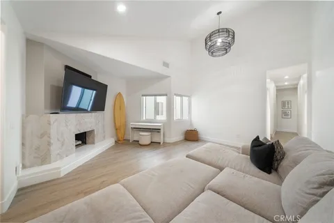 $2,795,000 | 511 9th Street, Huntington Beach, CA 92648