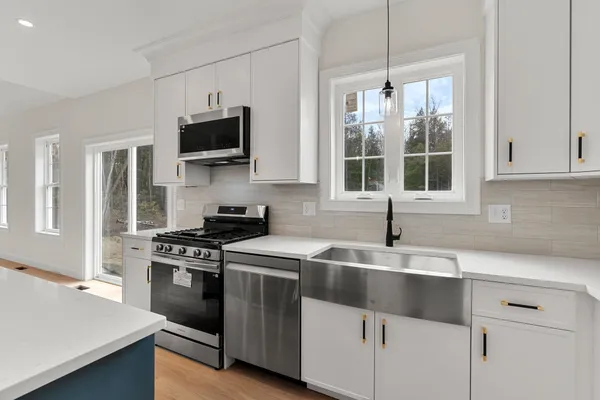 $799,900 | 10 Blaisdell Court, Raymond, NH 03077
