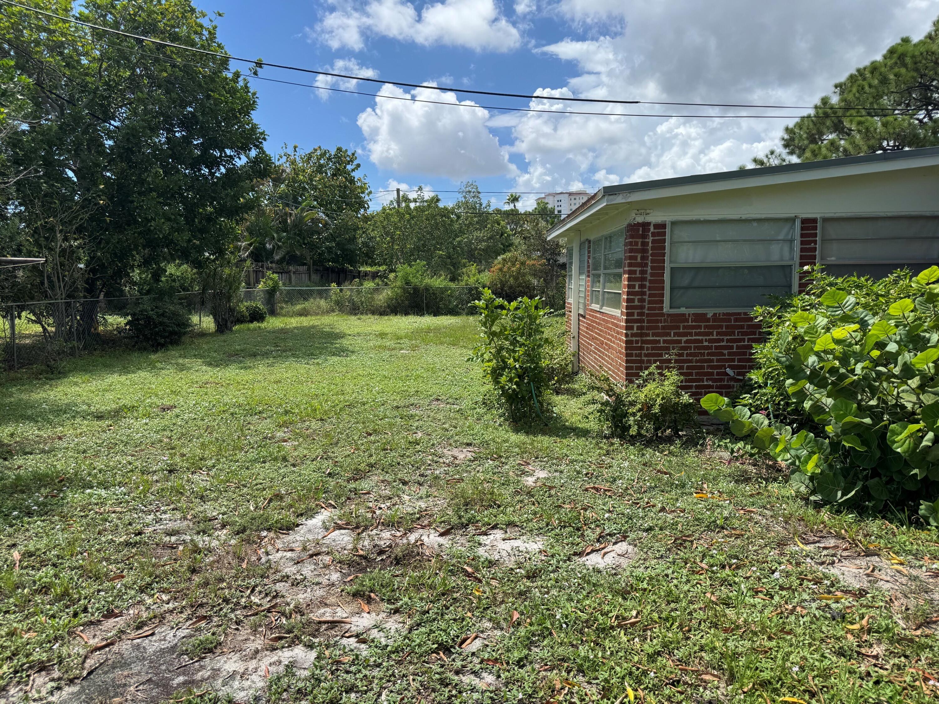 3651 Bahama Road Cabana Colony, FL 33410 - Photo 4 of 15 back2