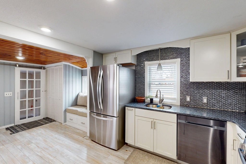 22 Harrington Road Chicopee, MA 01020 - Photo 11 of 38