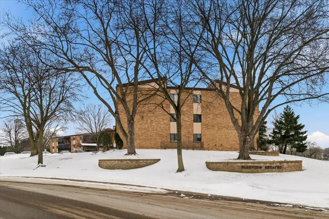 $195,000 | 2680 Oxford Street North, Unit 125, Roseville, MN 55113