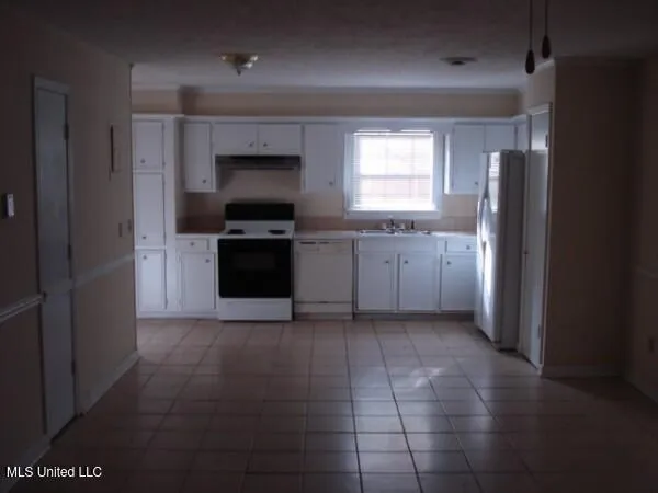 $1,750 | 5301 Ridgewood Road, Jackson, MS 39211