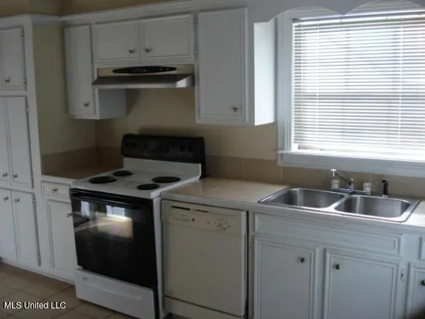 $1,750 | 5301 Ridgewood Road, Jackson, MS 39211