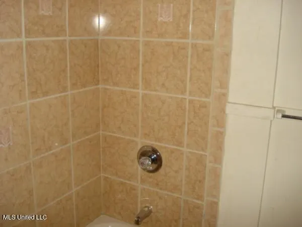 $1,750 | 5301 Ridgewood Road, Jackson, MS 39211