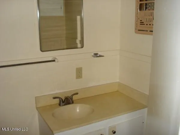 $1,750 | 5301 Ridgewood Road, Jackson, MS 39211