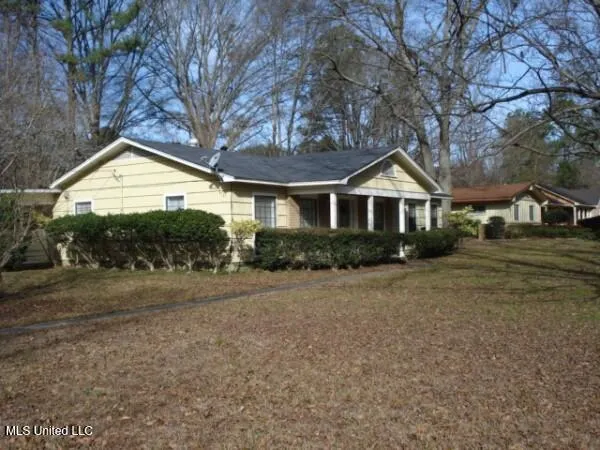 $1,750 | 5301 Ridgewood Road, Jackson, MS 39211