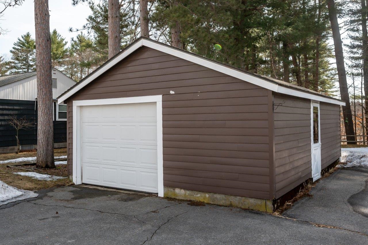 36 Highland Avenue Derry, NH 03038 - Photo 3 of 27