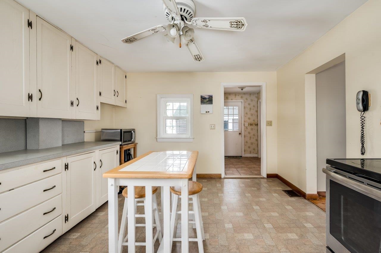 36 Highland Avenue Derry, NH 03038 - Photo 5 of 27