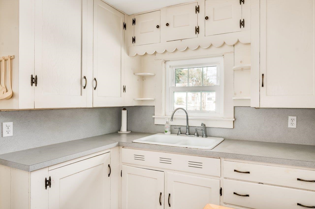 36 Highland Avenue Derry, NH 03038 - Photo 7 of 27