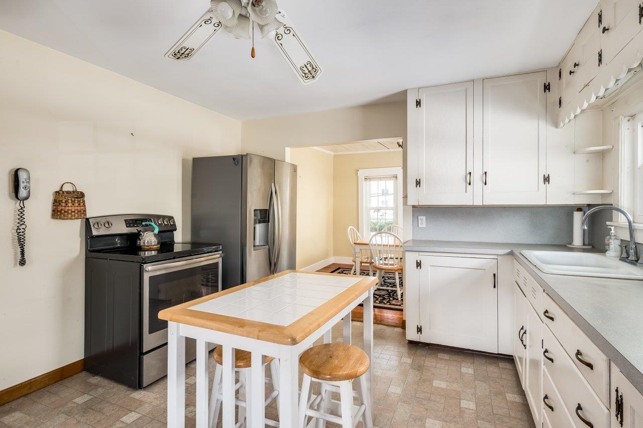 36 Highland Avenue Derry, NH 03038 - Photo 8 of 27