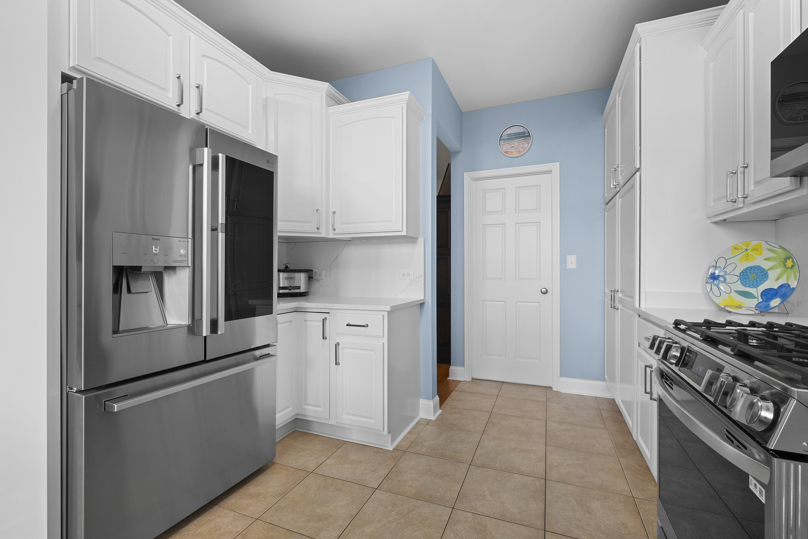1076 Inverness Drive Antioch, IL 60002 - Photo 14 of 39 a kitchen with stainless steel appliances a refrigerator sink and stove