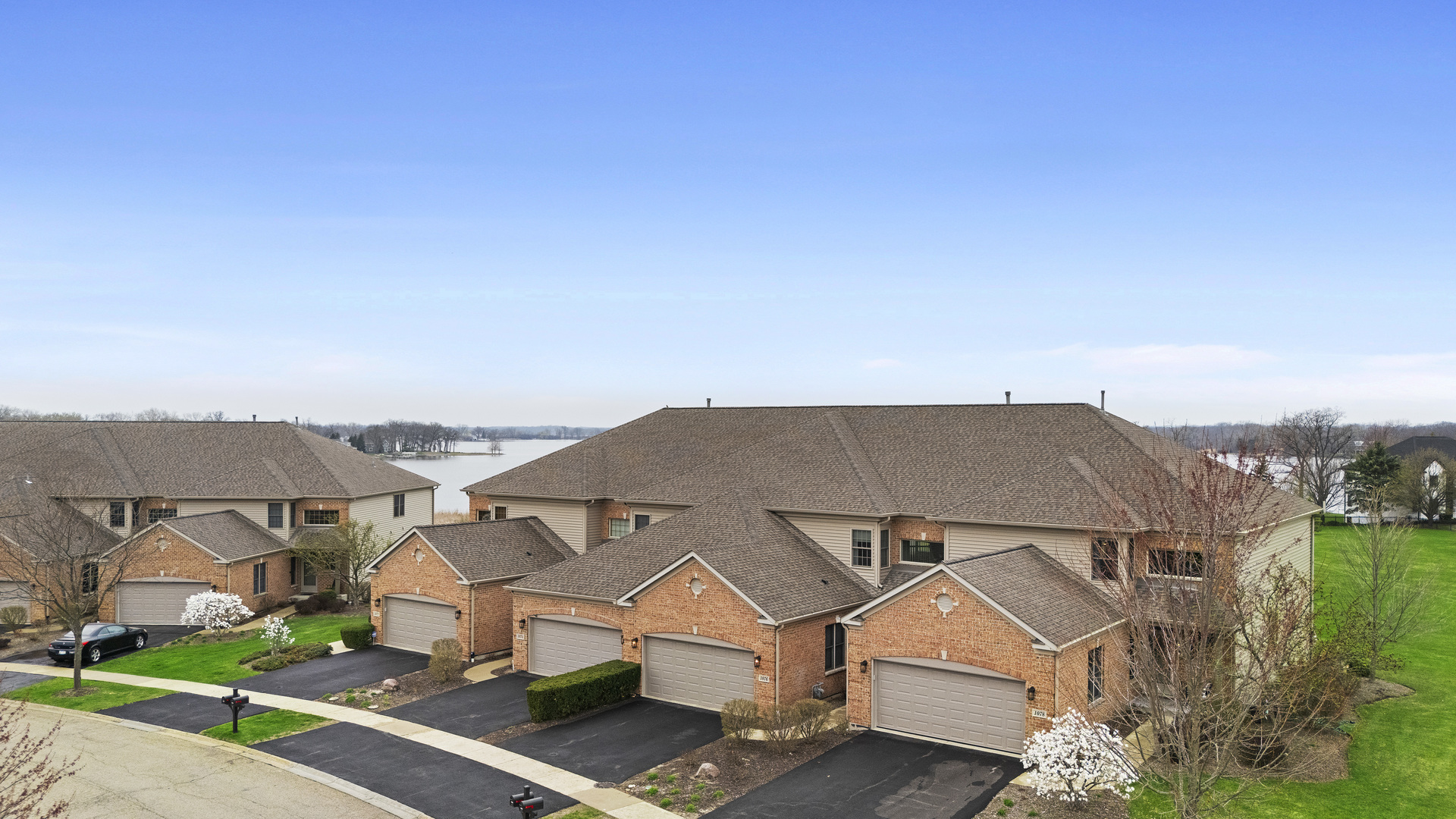 1076 Inverness Drive Antioch, IL 60002 - Photo 34 of 39 an aerial view of a house