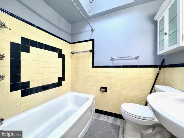 $2,100 | 827 Hampshire Road, Drexel Hill, PA 19026