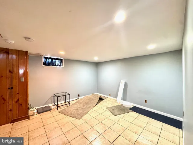 $2,100 | 827 Hampshire Road, Drexel Hill, PA 19026