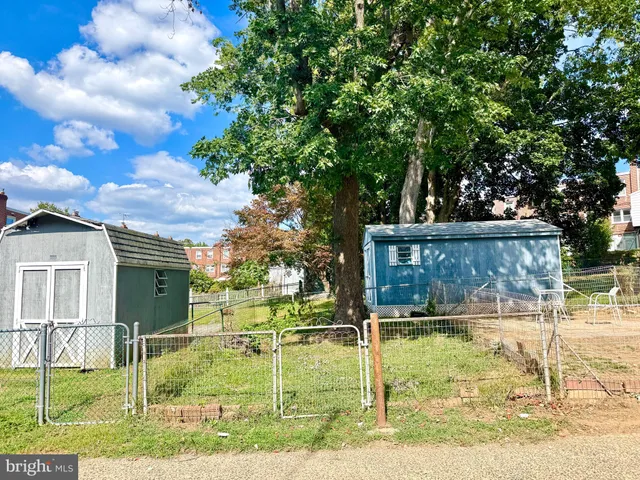 $2,100 | 827 Hampshire Road, Drexel Hill, PA 19026