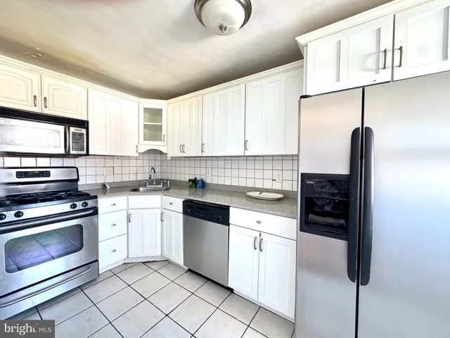 $2,100 | 827 Hampshire Road, Drexel Hill, PA 19026