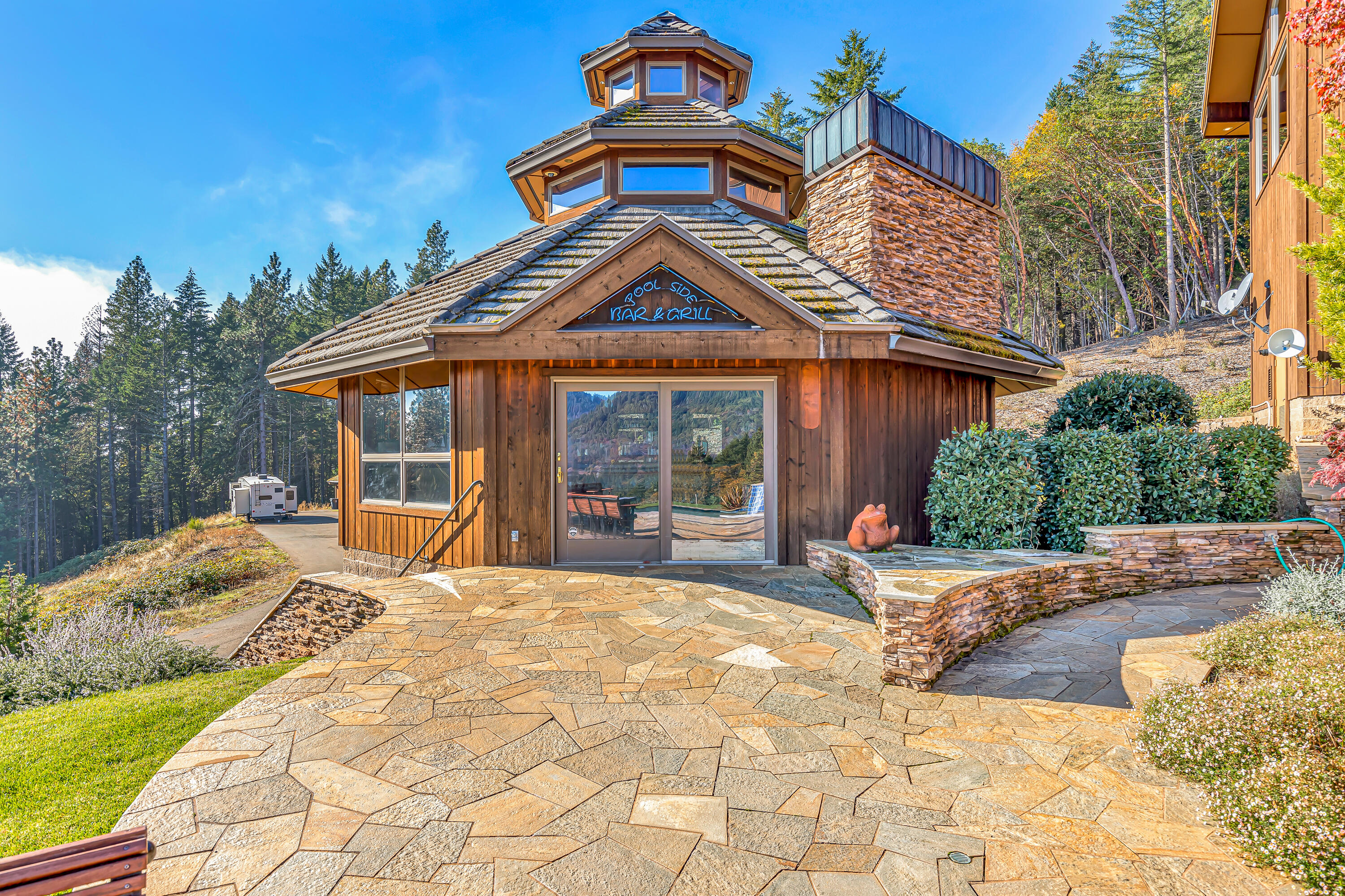 6380 Tunnel Loop Road Grants Pass, OR 97526 - Photo 62 of 83 Pool Bar