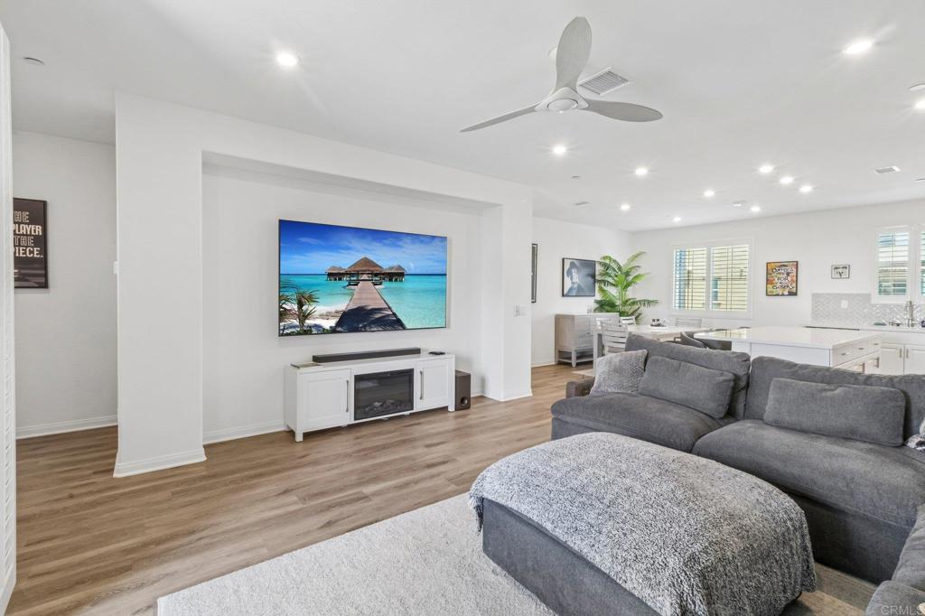 1533 Fig Tree Way Oceanside, CA 92056 - Photo 2 of 33