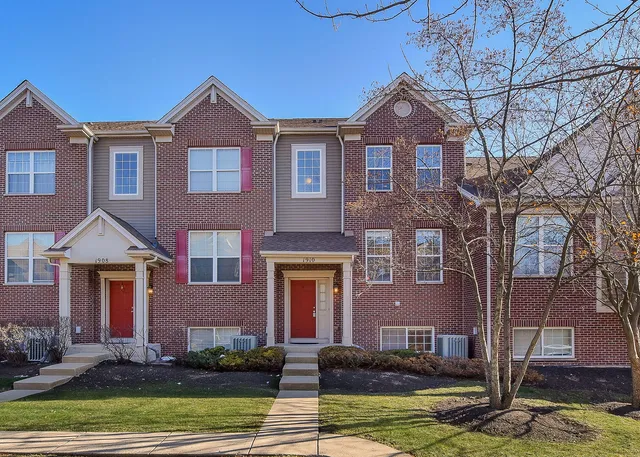 $390,000 | 1910 Oxley Circle, Naperville, IL 60563