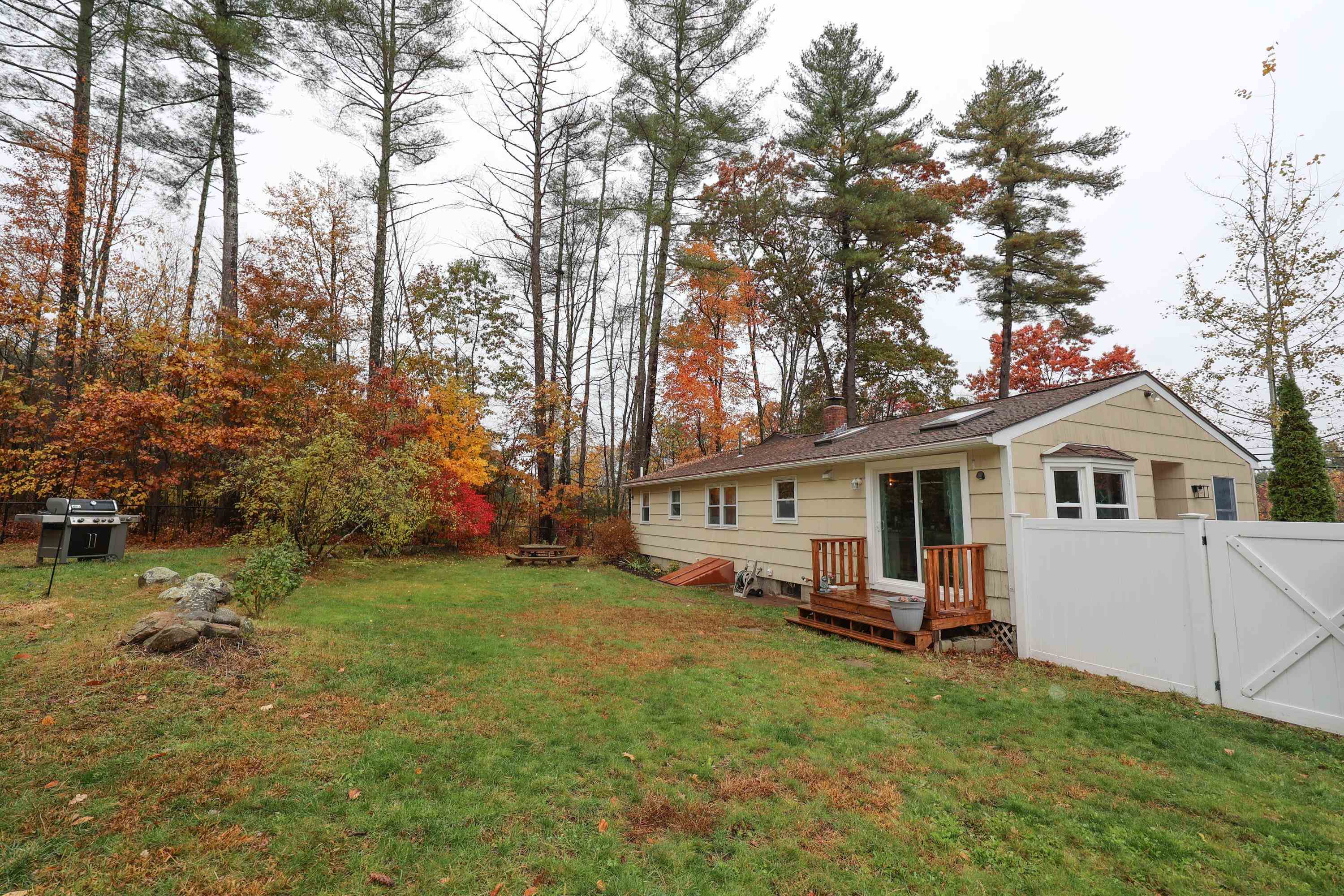 162 Amherst Road Merrimack, NH 03054 - Photo 5 of 35