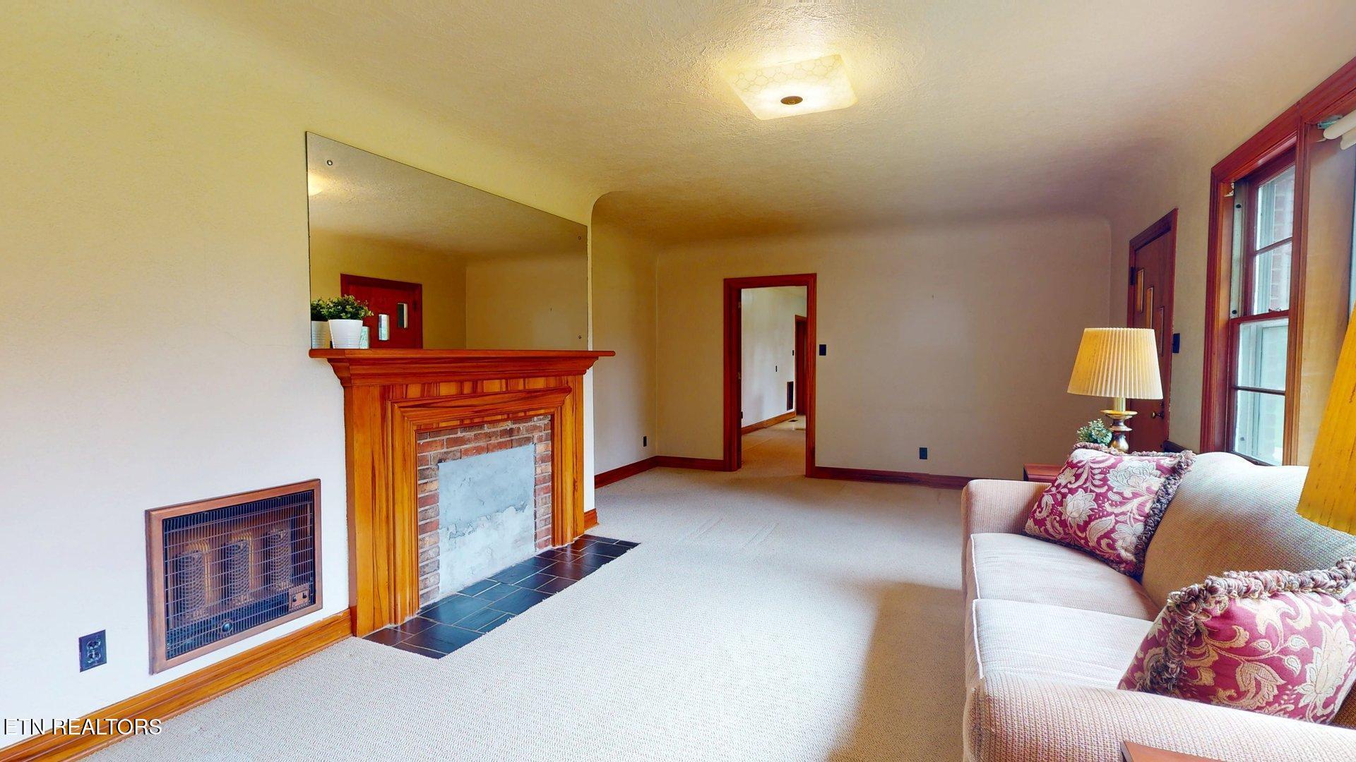 1211 Craig Road Knoxville, TN 37919 - Photo 10 of 42 Living Room