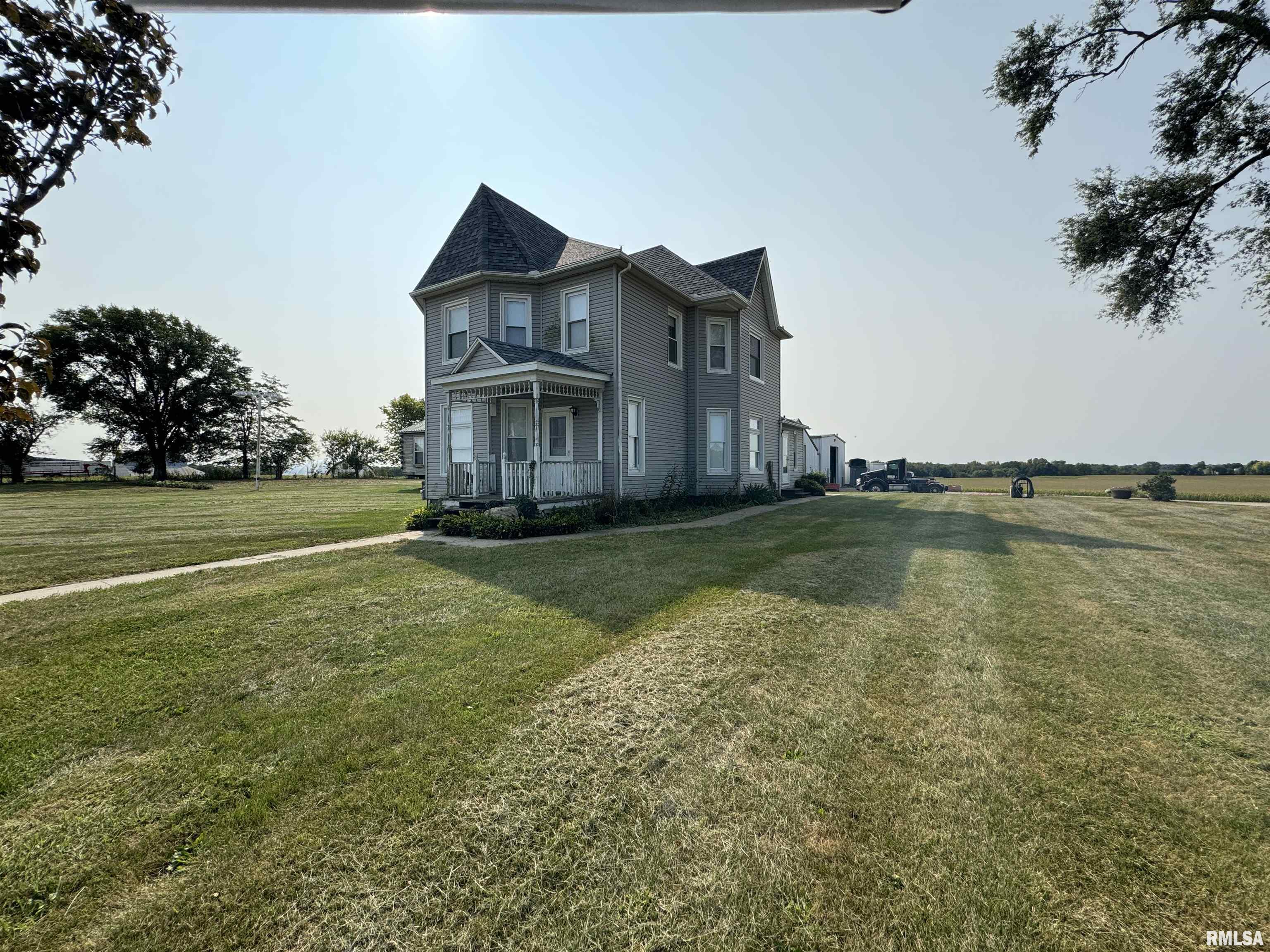 1677 East Smokey Road Avon, IL 61415 - Photo 5 of 92