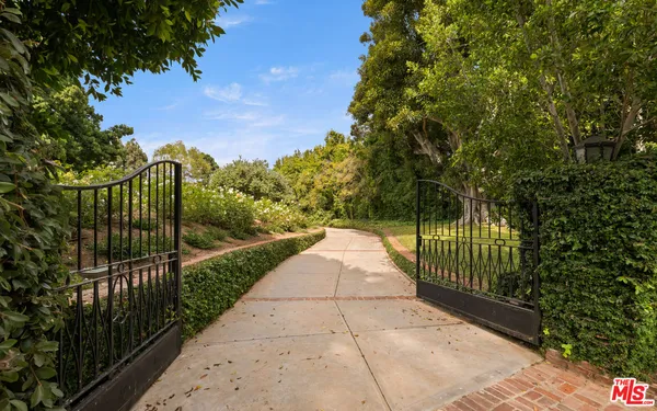 $60,000 | 1006 North Crescent Drive, Beverly Hills, CA 90210