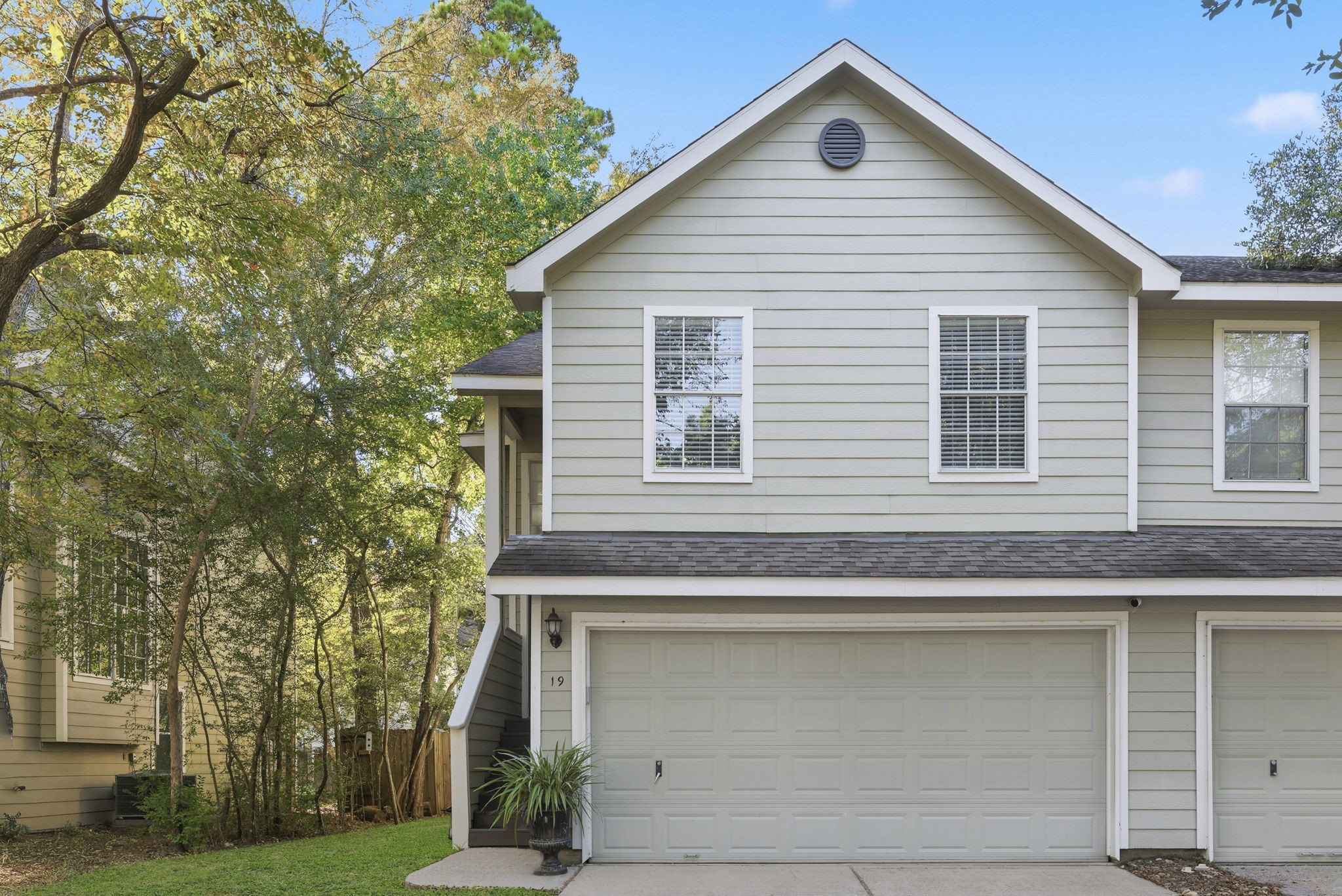 19 Timberstar Street The Woodlands, TX 77382 - Photo 4 of 40