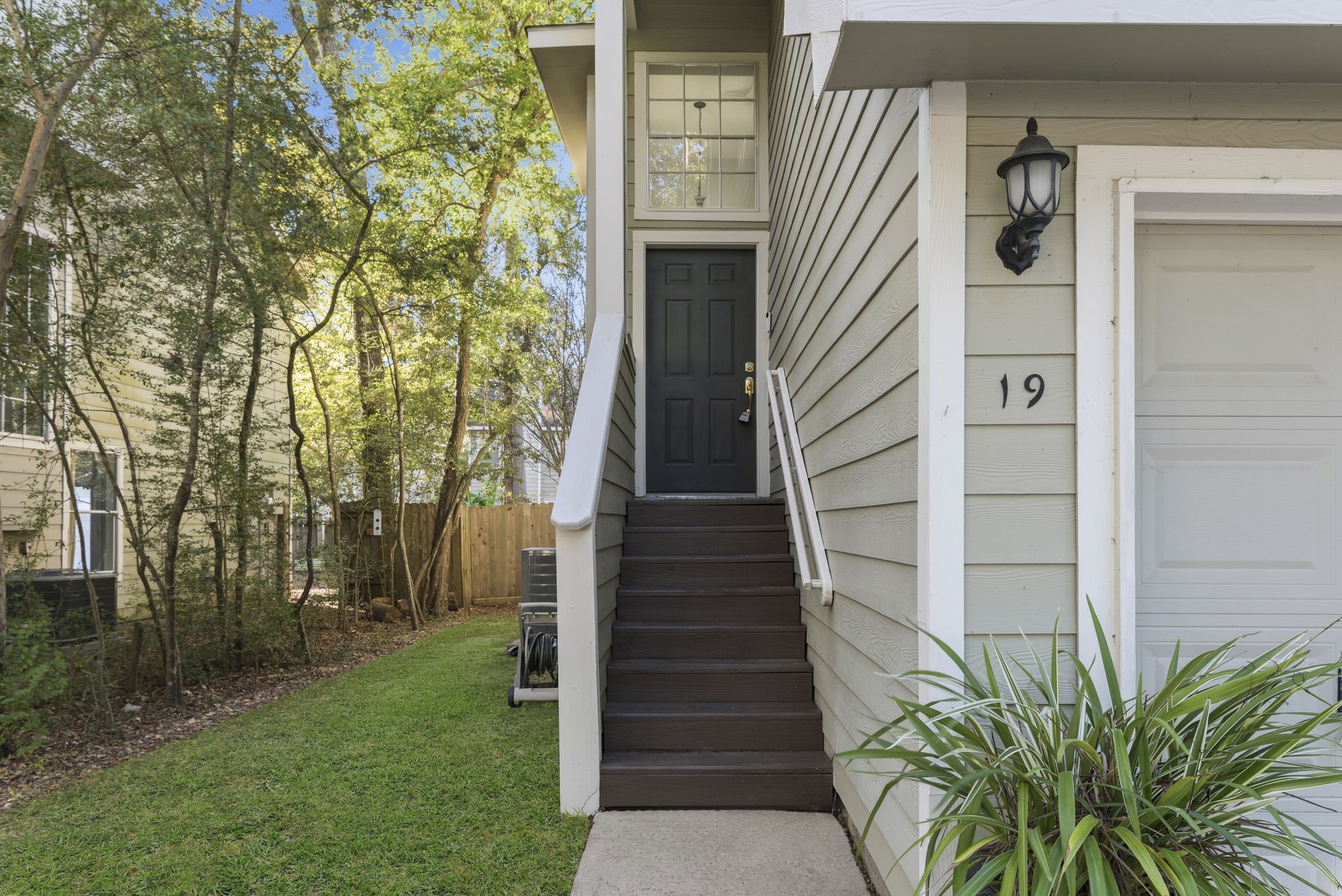 19 Timberstar Street The Woodlands, TX 77382 - Photo 5 of 40