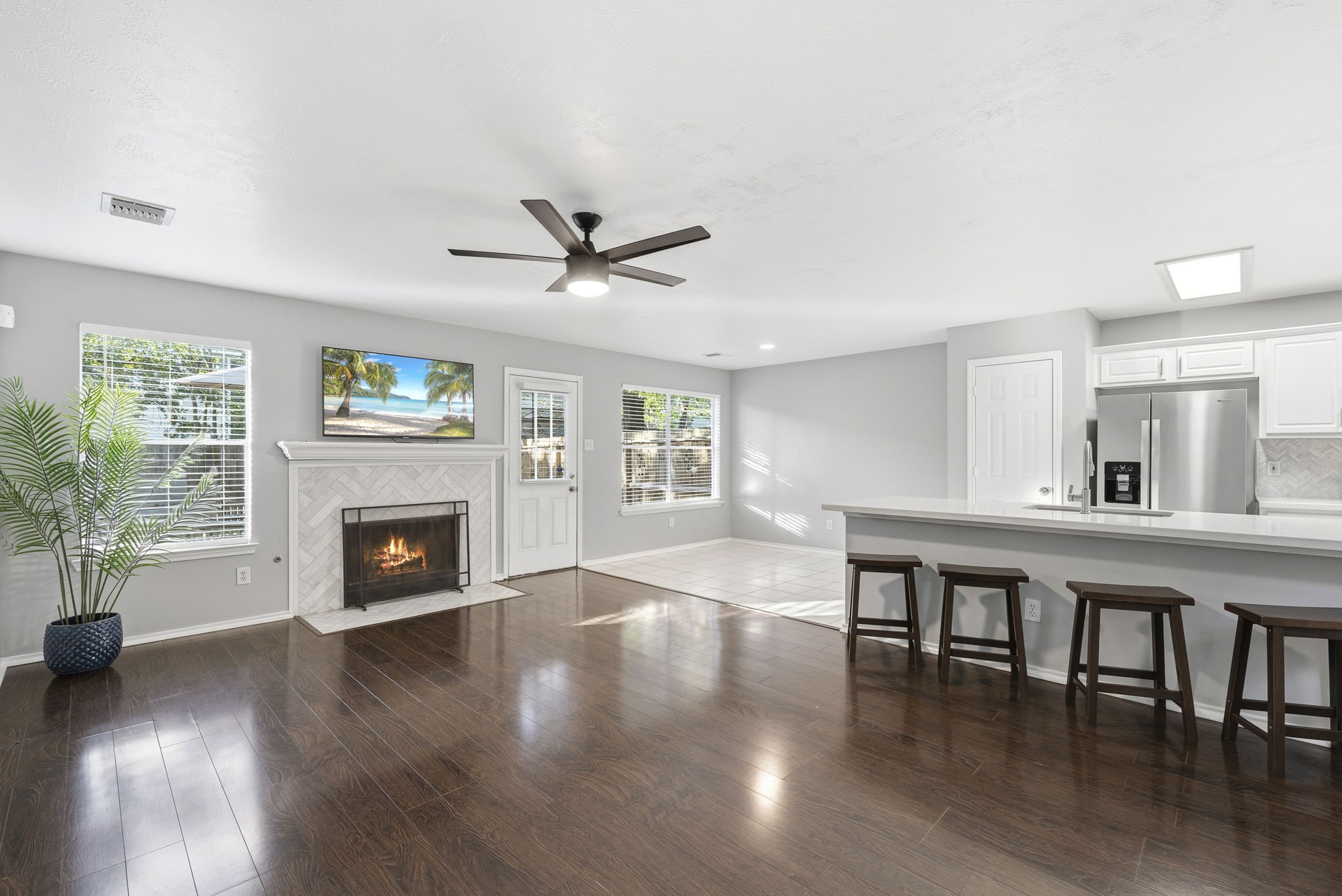 19 Timberstar Street The Woodlands, TX 77382 - Photo 10 of 40