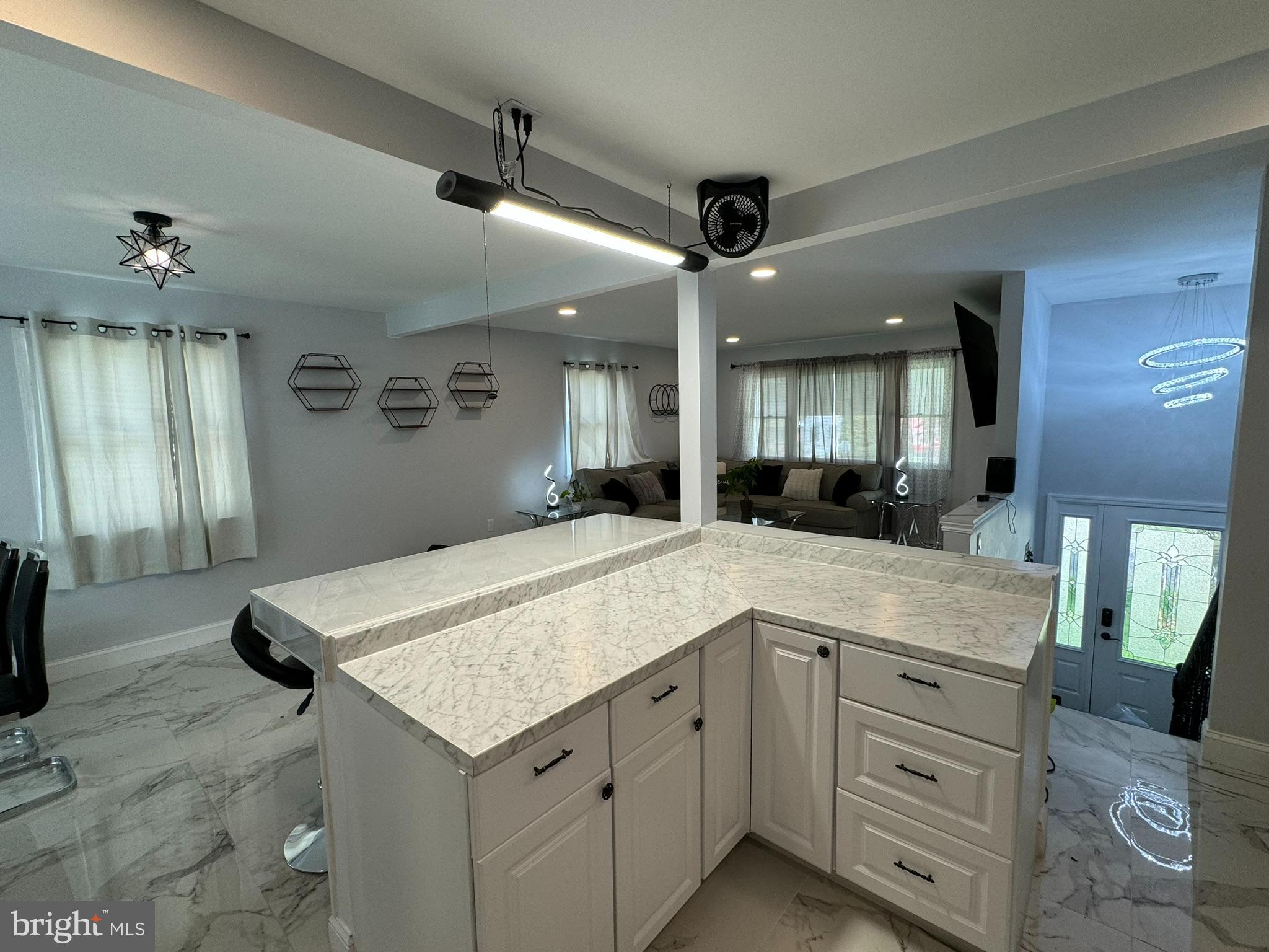 49 Delaware Drive Penns Grove, NJ 08069 - Photo 3 of 26