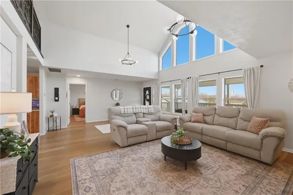 $750,000 | 36903 East Church Road, Oak Grove, MO 64075