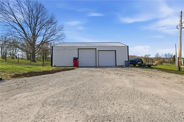 $750,000 | 36903 East Church Road, Oak Grove, MO 64075