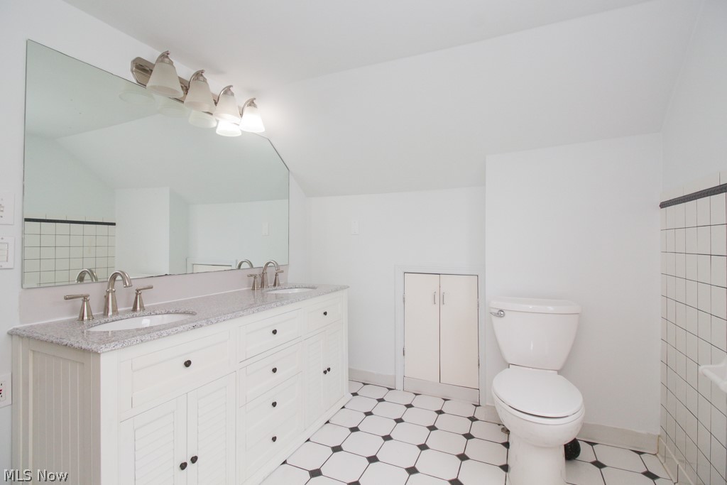 1096 Gordon Road Lyndhurst, OH 44124 - Photo 29 of 35