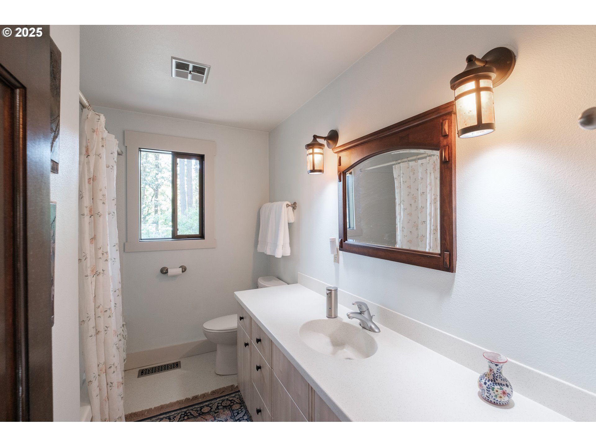 2941 Inland Drive South Salem, OR 97302 - Photo 15 of 40 Bathroom